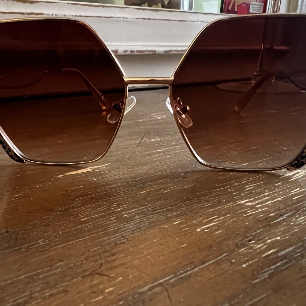 Chic Gold and Brown Sunglasses - Picture 5 of 7